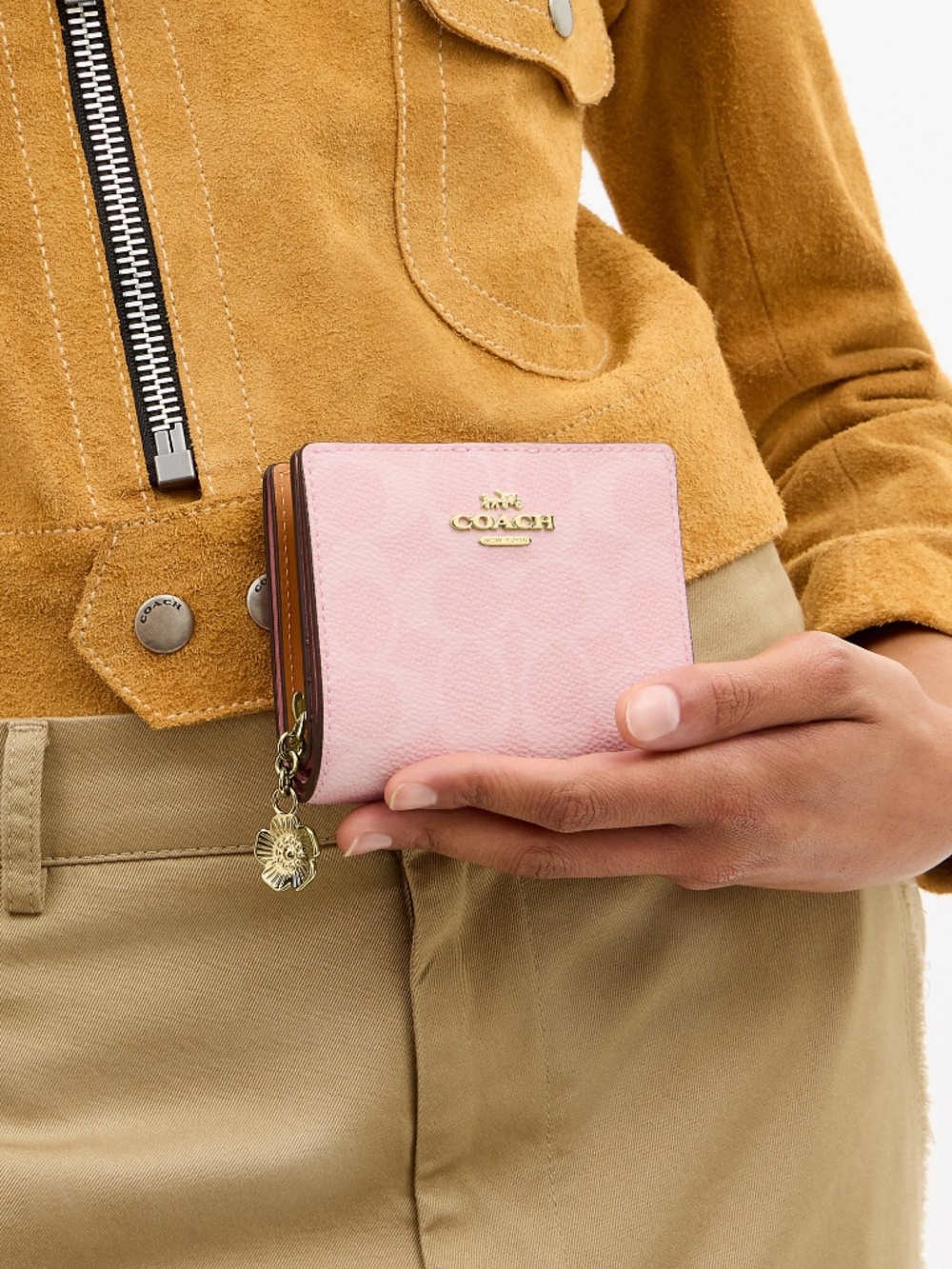Coach Outlet Snap Wallet In Signature Canvas With Charm - Picture 2 of 4